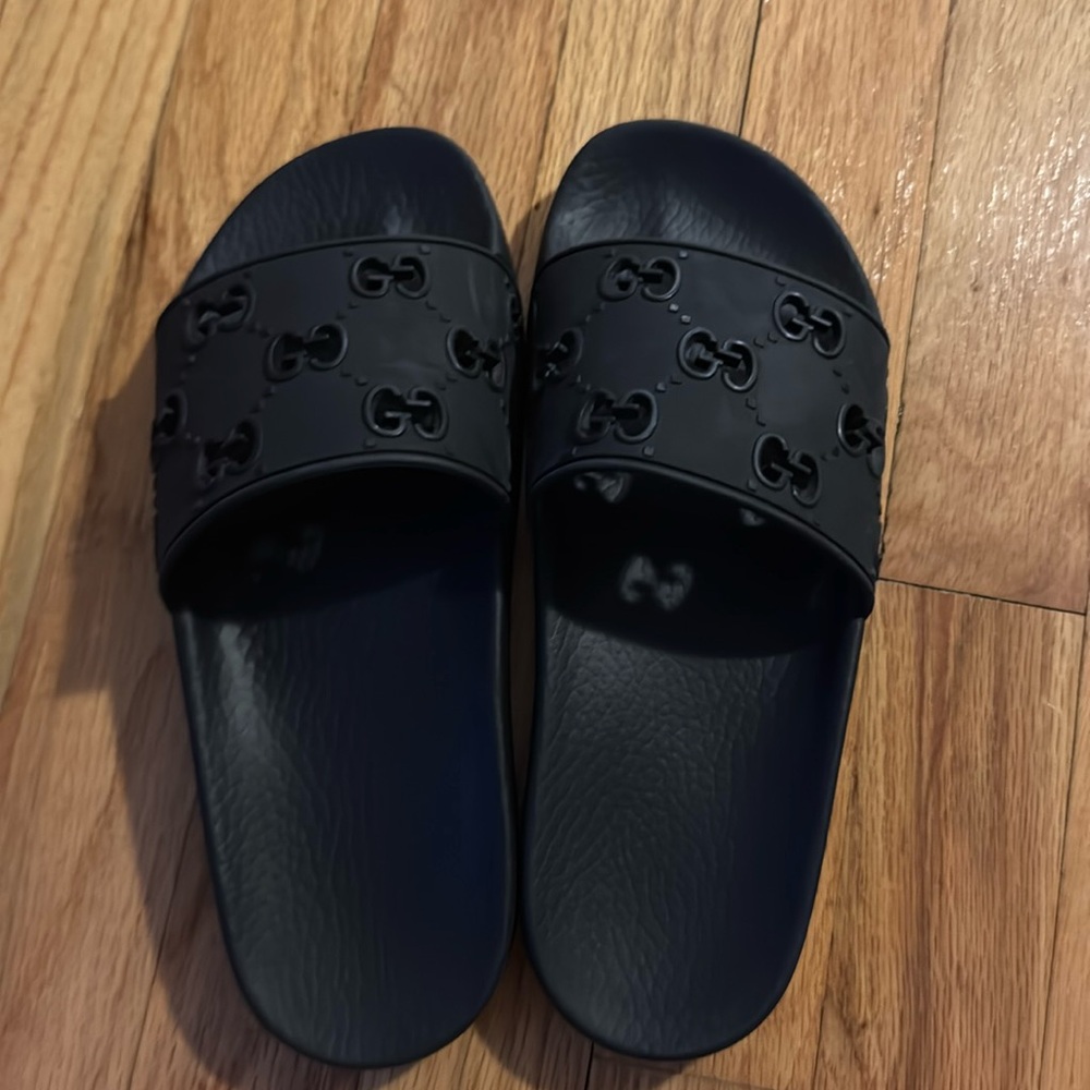 Womans gucci sandals